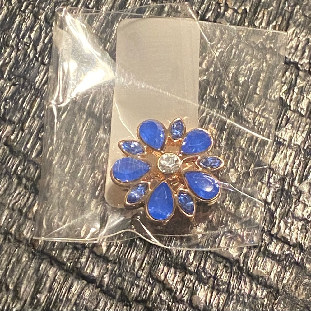 Original Magnolia and Vine Floral Blue Gem in Rose Gold Standard Jewelry Snap